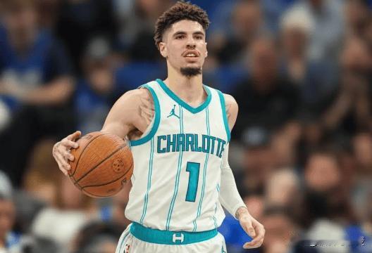 三球被DNP了，结果黄蜂赢球了，拿了两连胜，赢的还是猛龙这样的强队。他不在进攻反