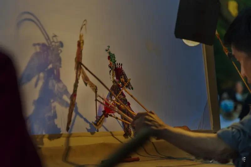 最近非遗演出打卡超火，我给大家分享两个好去处。
长沙方圆荟搞了个“山海绮境”跨年