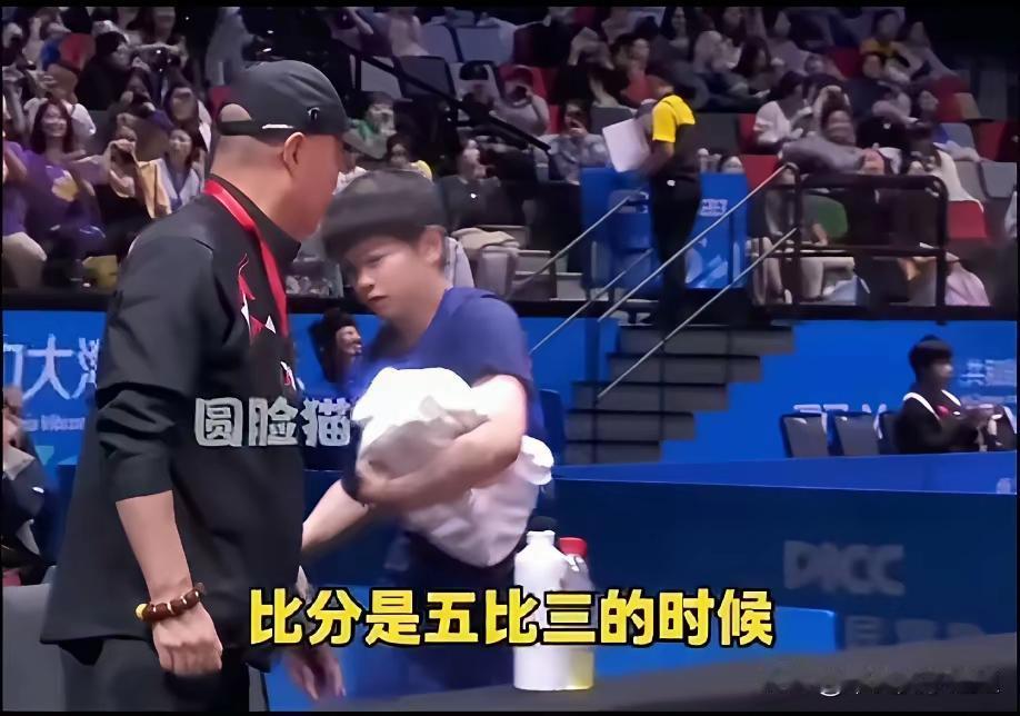 看在眼里
爱在心上
依然是河北队小杨！
关心着你
呵护着你
还是从前的小杨！
胜