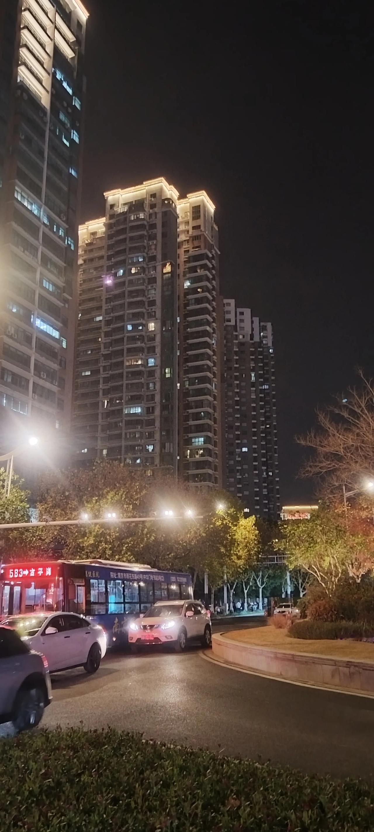 分享一张随手拍的夜景