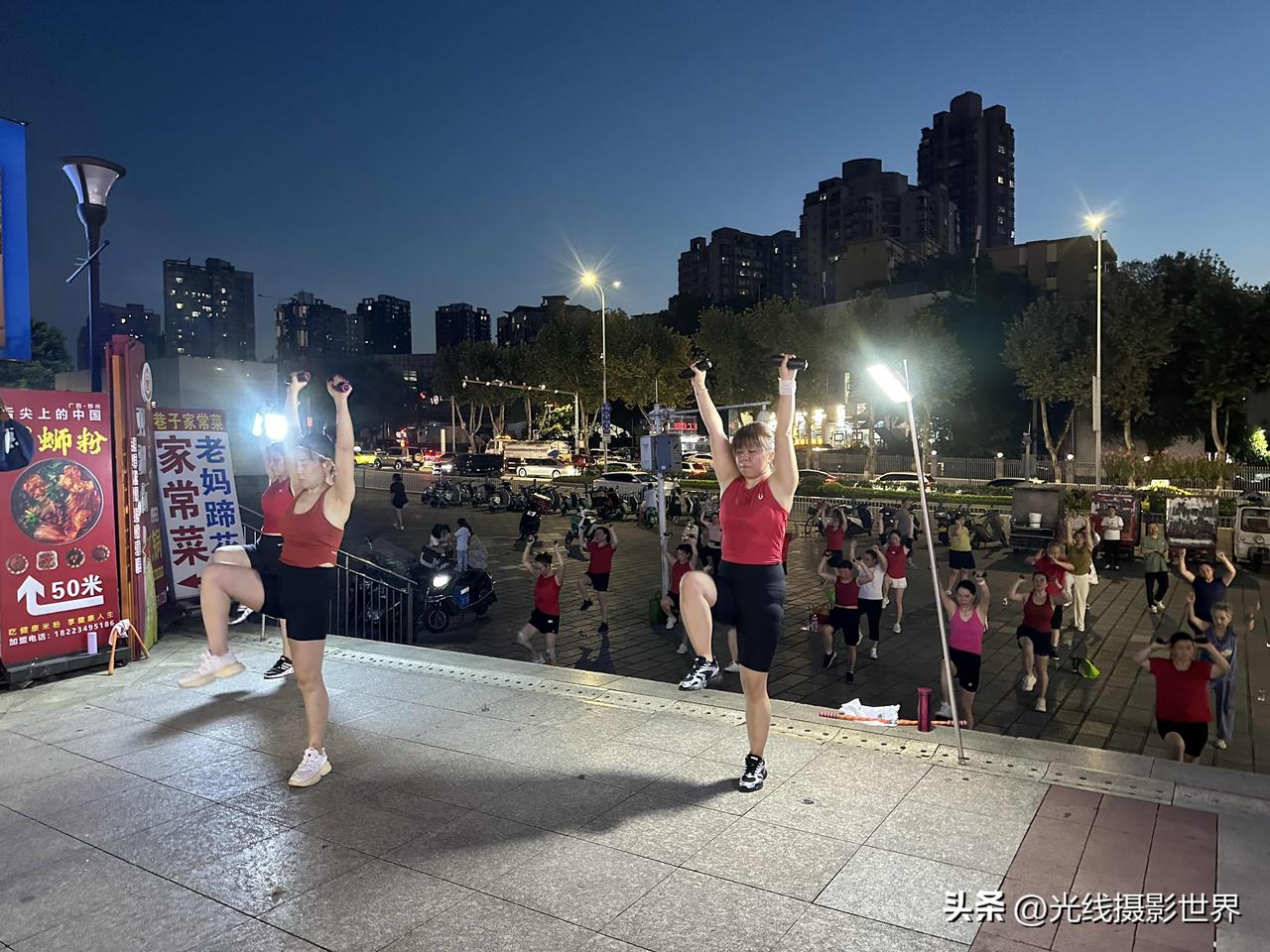 重庆人真是不怕热啊！7月13日，大重庆，再次冲破40度高温！但是，今天傍晚，重庆