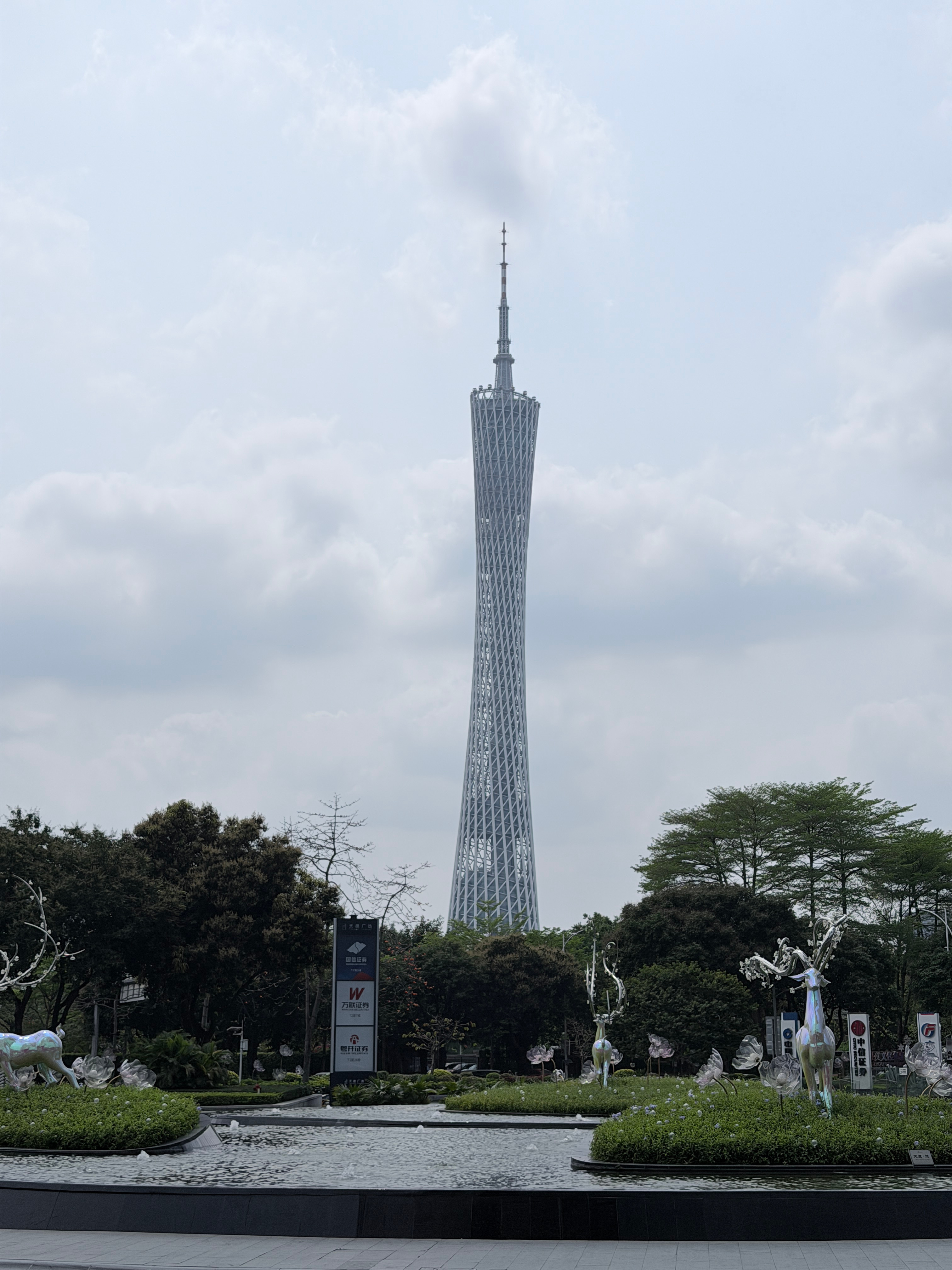 P7马上出新颜色了，去年没等到p7，考虑团队需求，买了p7+整体使用还过得去（除