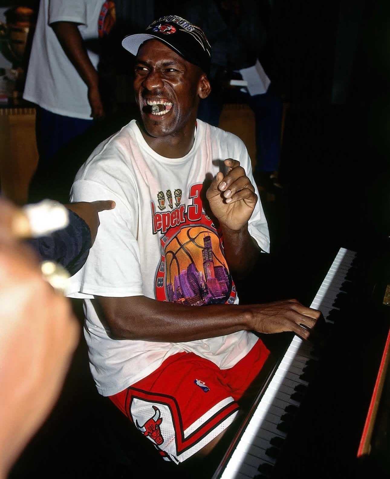 弹钢琴，陶冶情操~Images via slam 