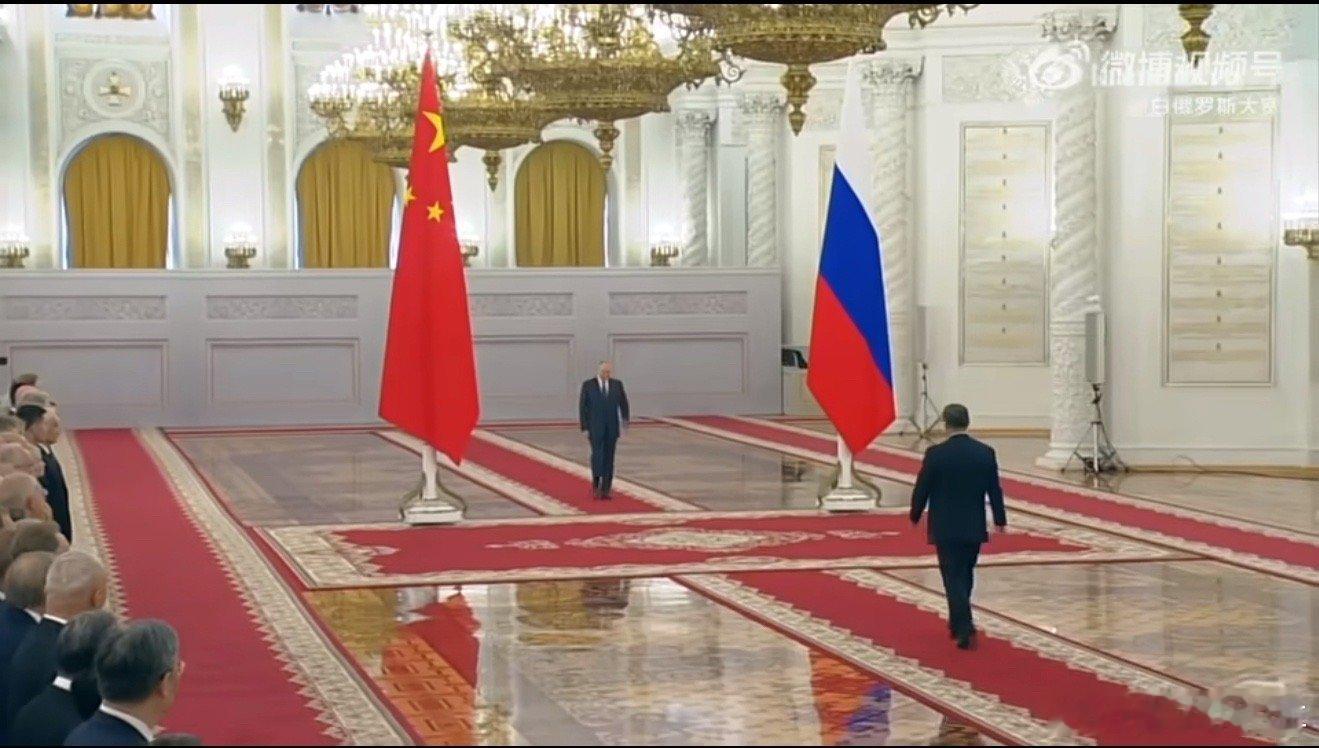 直击莫斯科接机现场这种欢迎场景的布置还得看老毛子[酷] ​​​