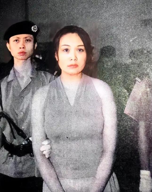 七号别墅烧了，

高材生干这行，

她到底图什么。

那天北京二中院宣判，刘春洋