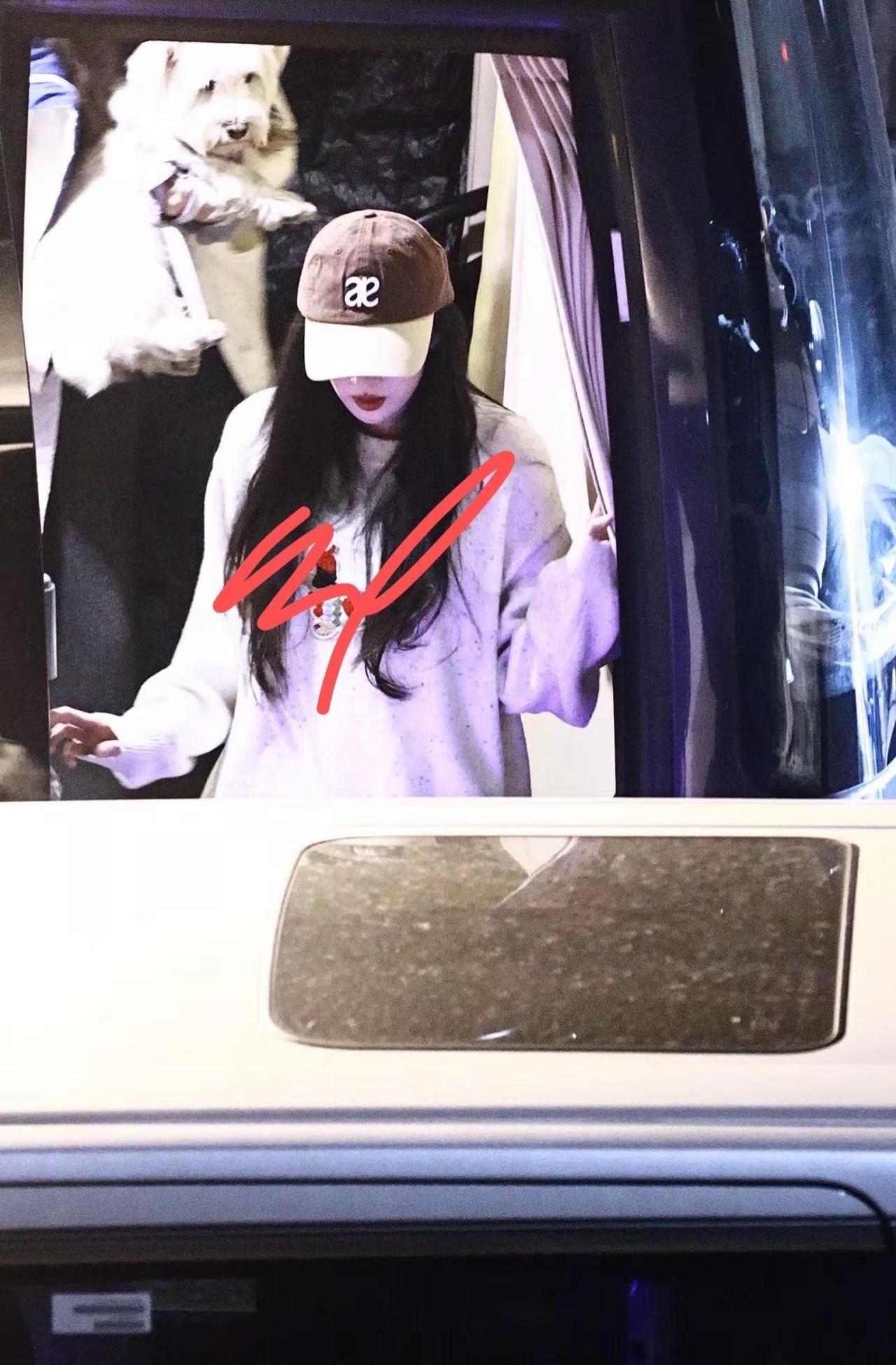 刚刚王楚然探班丞磊。王楚然 丞磊