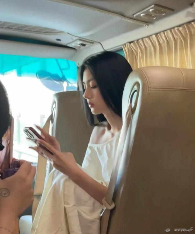这是明星不？这颜值如果出道能火么 ​​​
