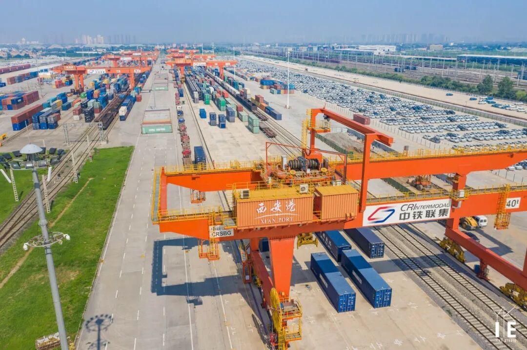 凭借集成电路、自动数据处理设备等产品出口快速增长，西安外贸持续高位运行，今年前三