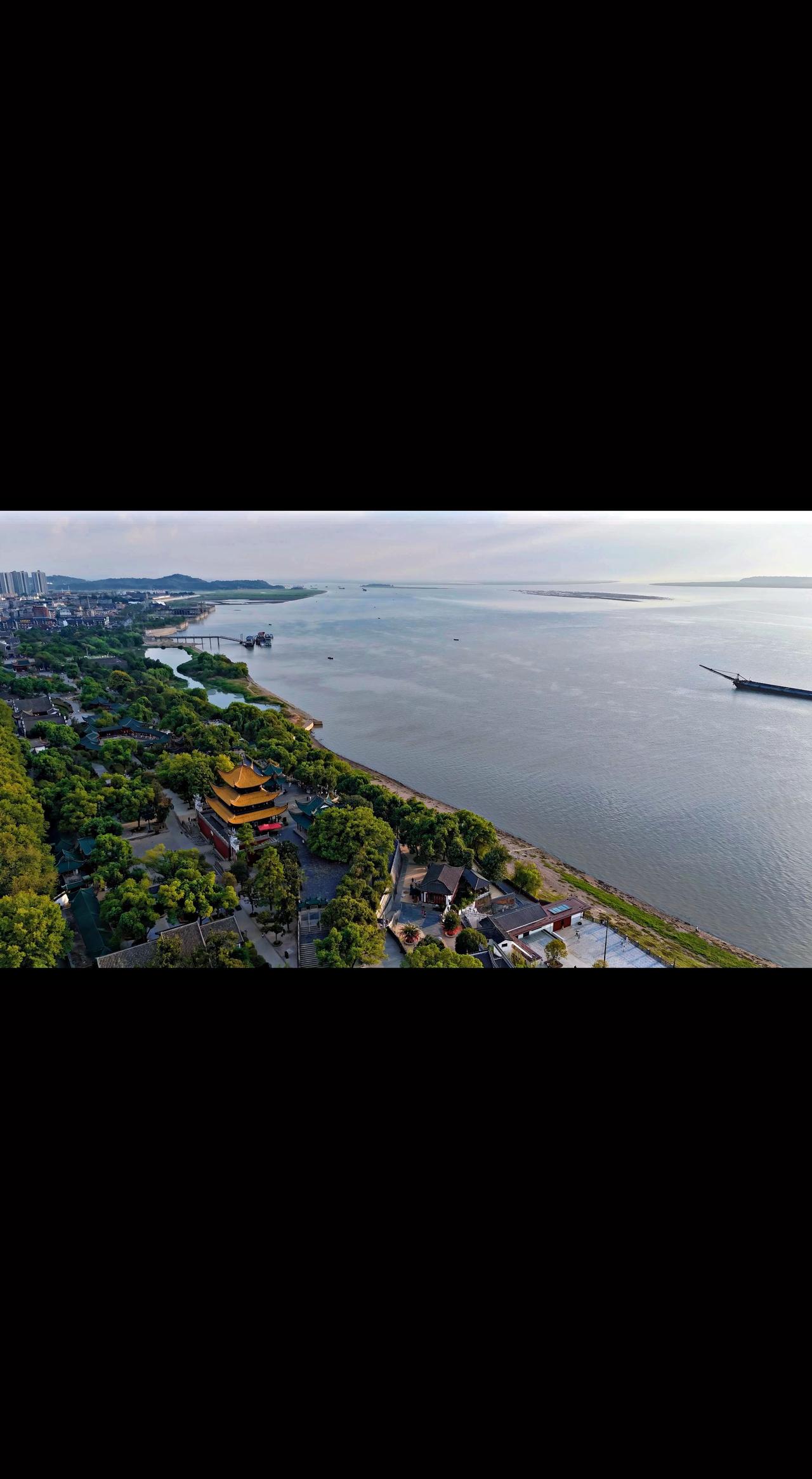 半城山水半城湖