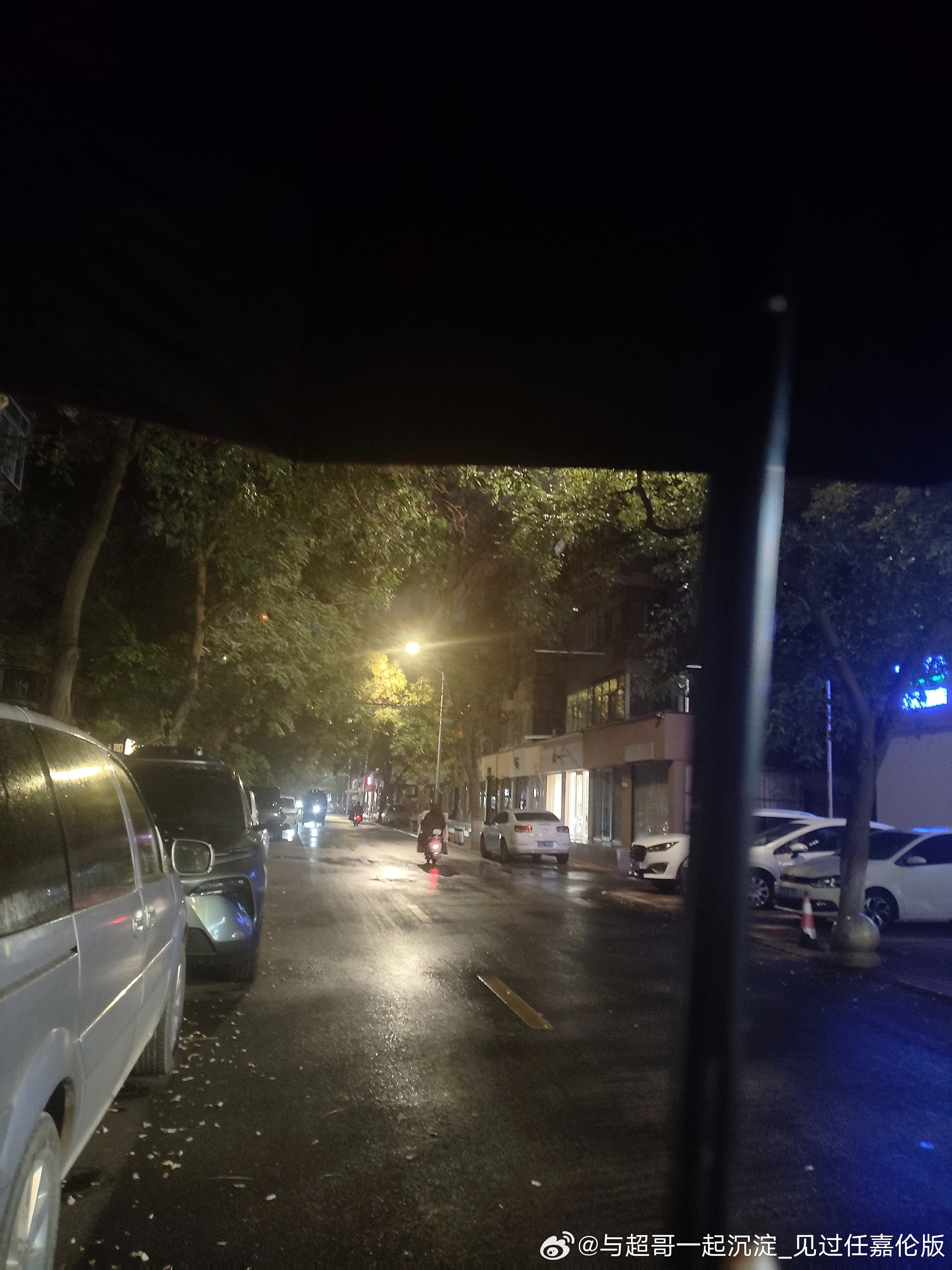 每日一善[超话] 在每一个黎明破晓 每一个黄昏降临之际 坚守那份善良的初心 让每