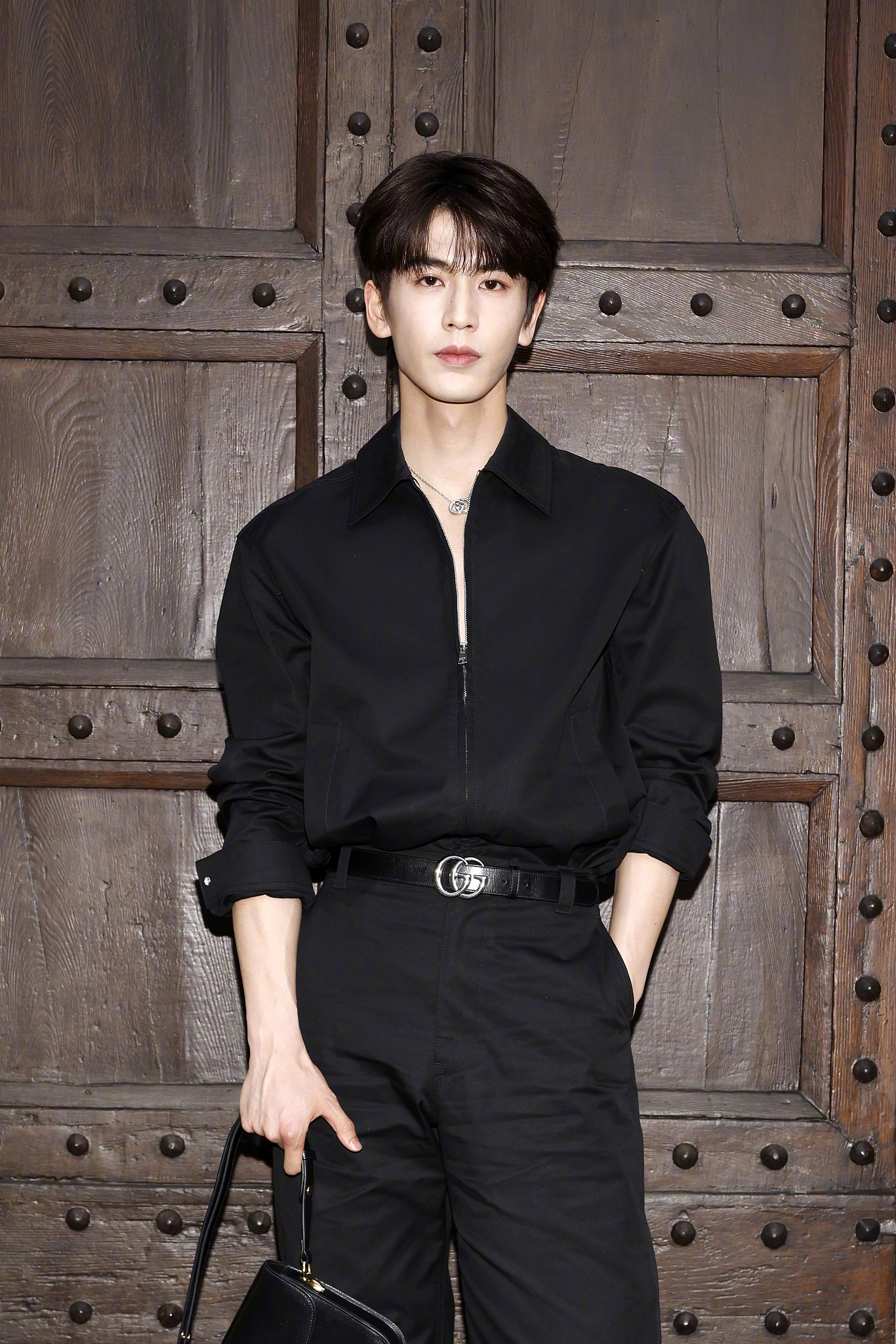 G社拍的张凌赫章昊李宛妲 品牌活动高清生图来啦，这张脸真的怎么拍都好看！张凌赫[