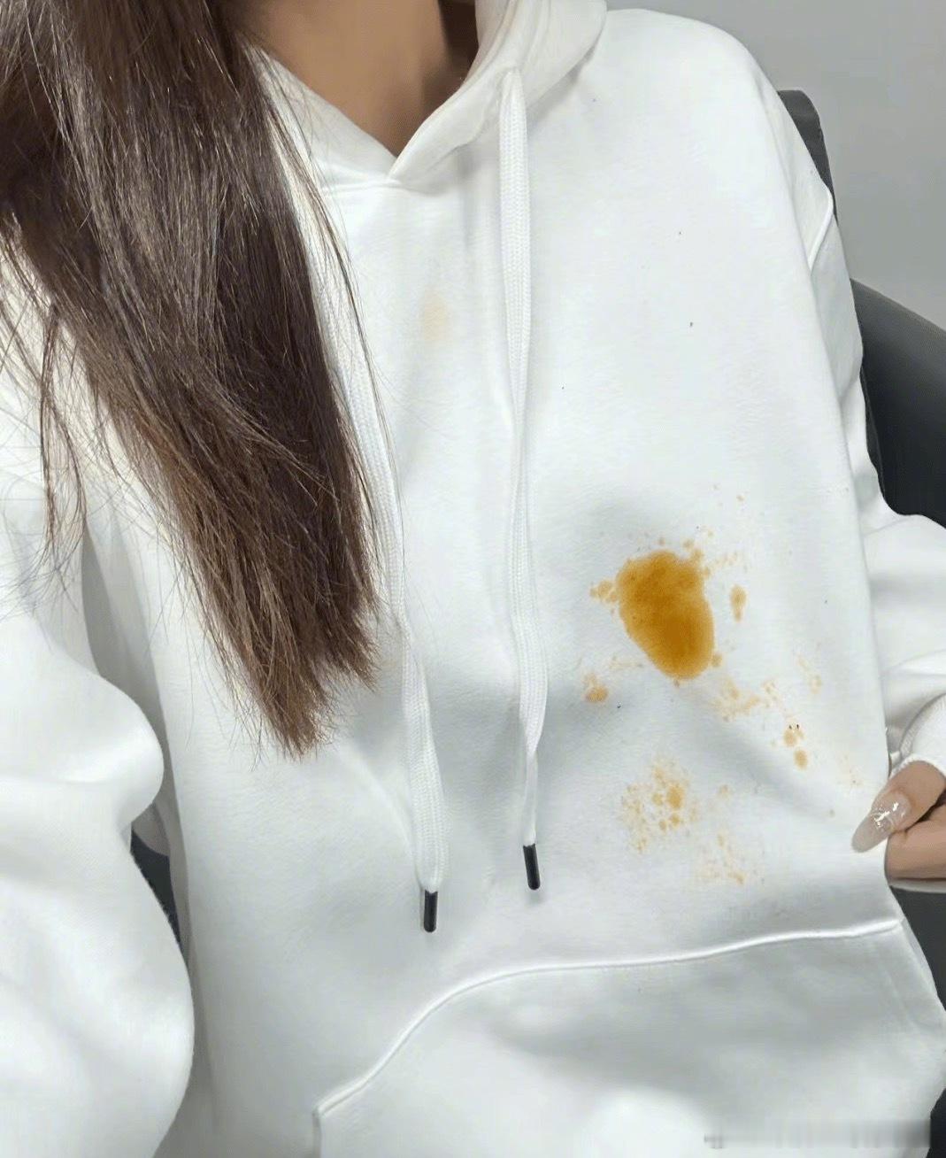 这210种污渍原来都能机洗污渍洗不掉也许是用错洗衣机  九敏！藏在领口袖口的汗渍