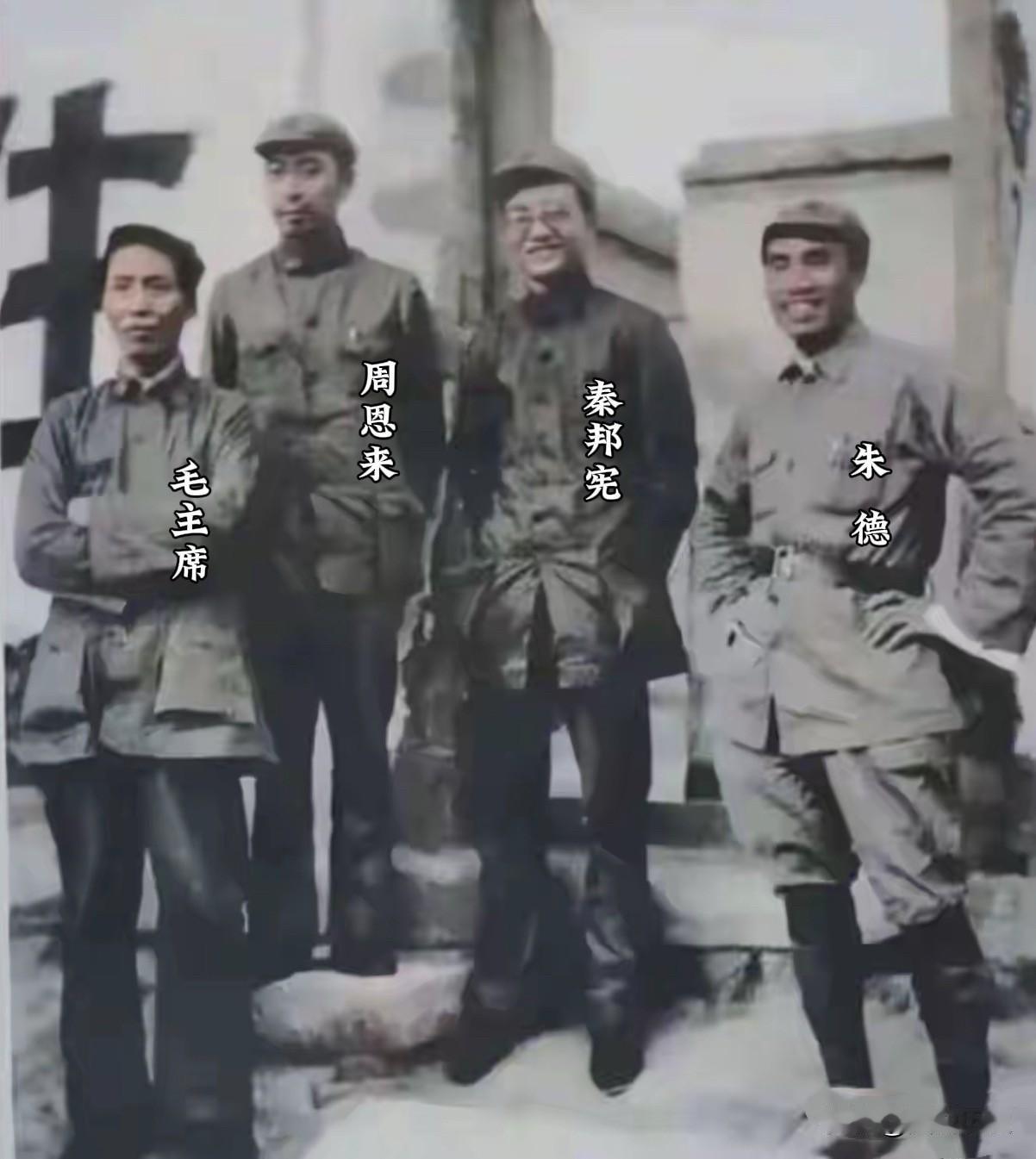 长征胜利啦

1937年初，长征胜利会师后，中共中央在延安建立革命根据地，此时西