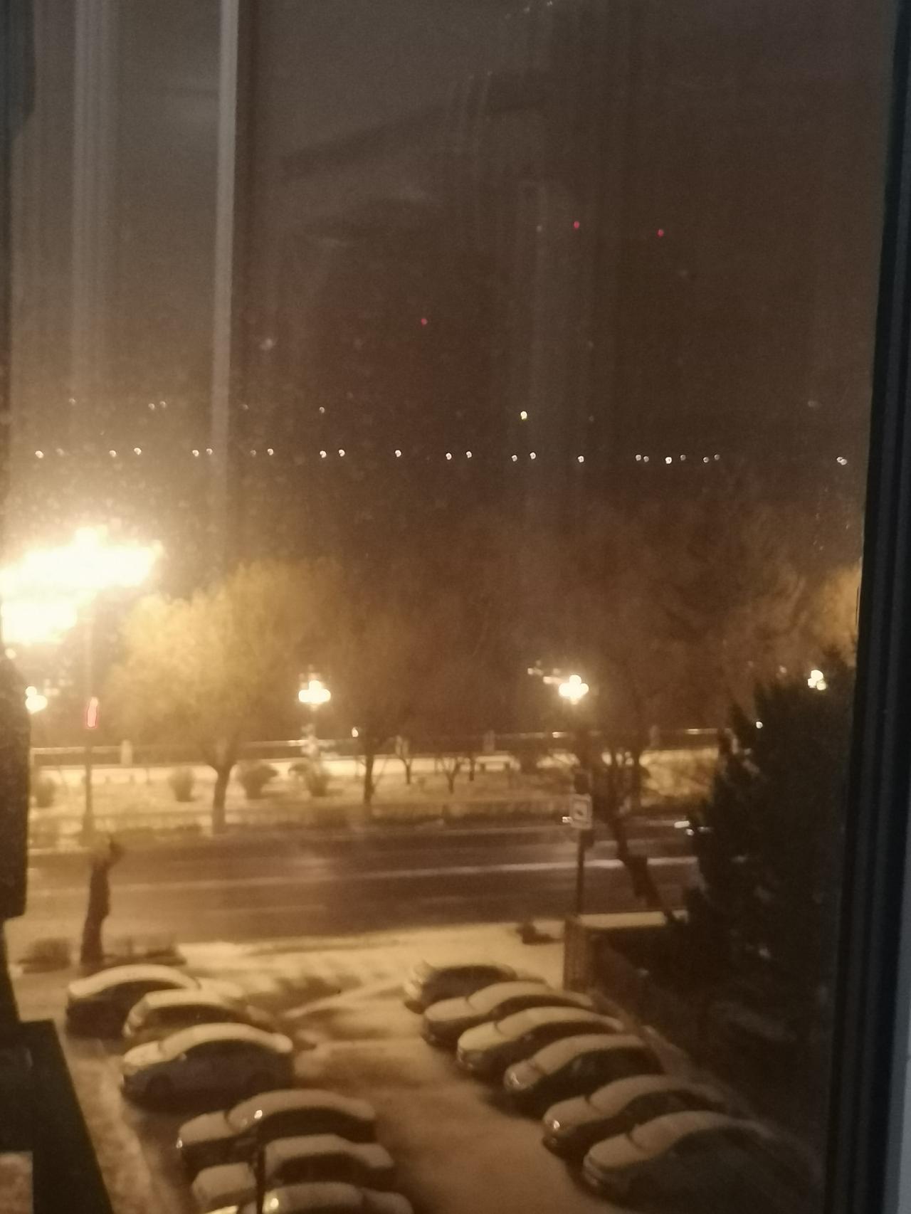 11月26日晚，吉林市降下一场大雪，看样子这雪能留存下来，冬天真真切切地来了！