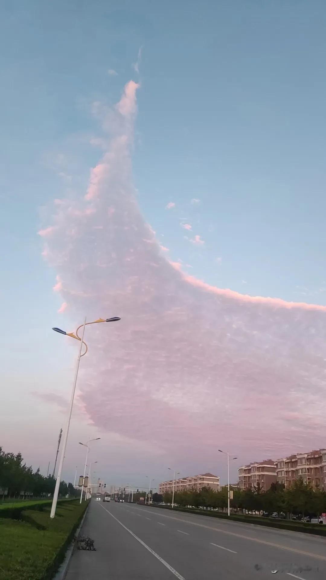 在这个时代，消费如江水滔滔，一泻千里，而赚钱却似细雨绵绵，点滴积累，实属不易。每