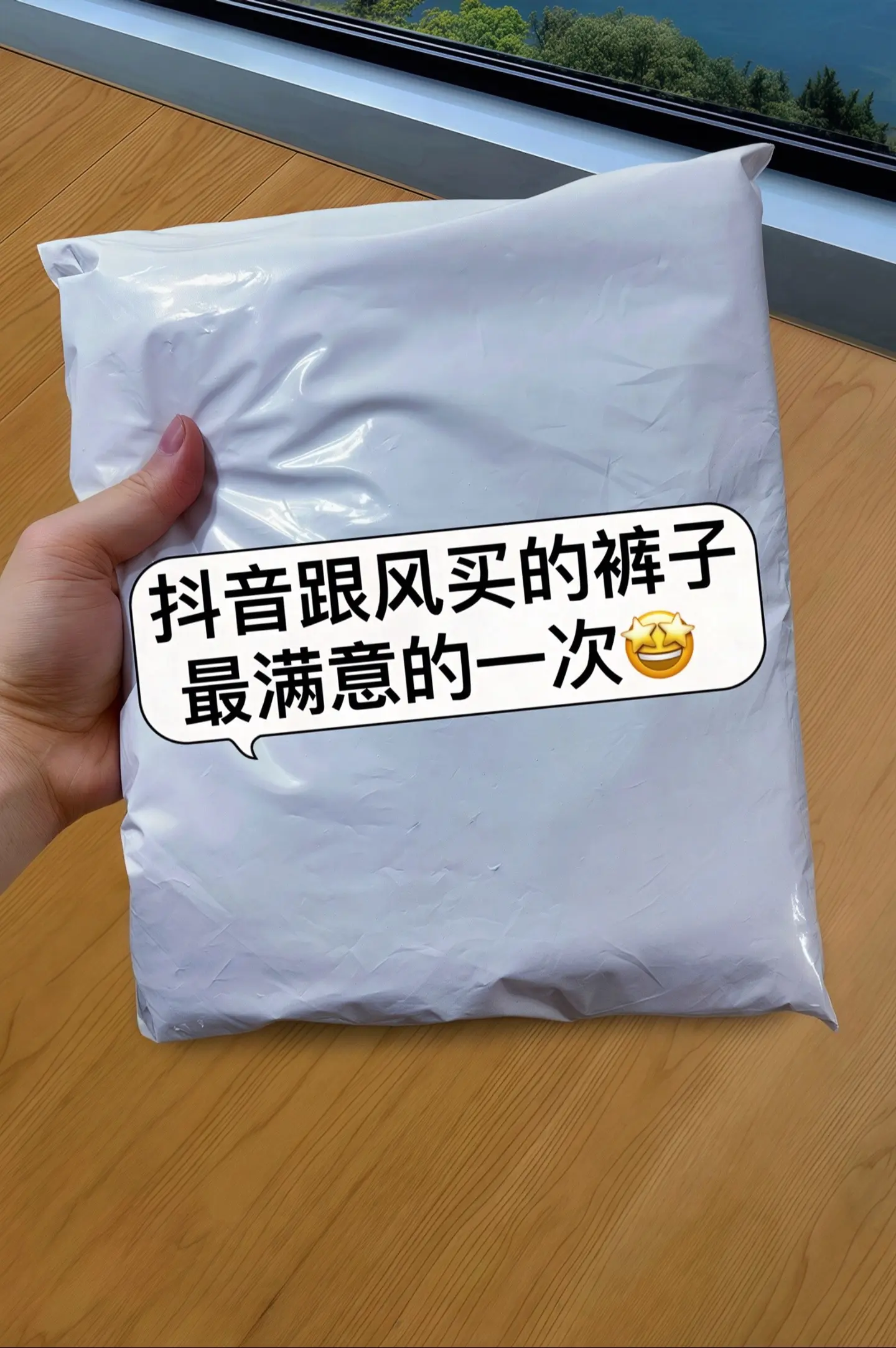 出门就被追着问的早春神裤！高腰白灰色窄版阔腿牛仔裤，时髦精的不二之选～...