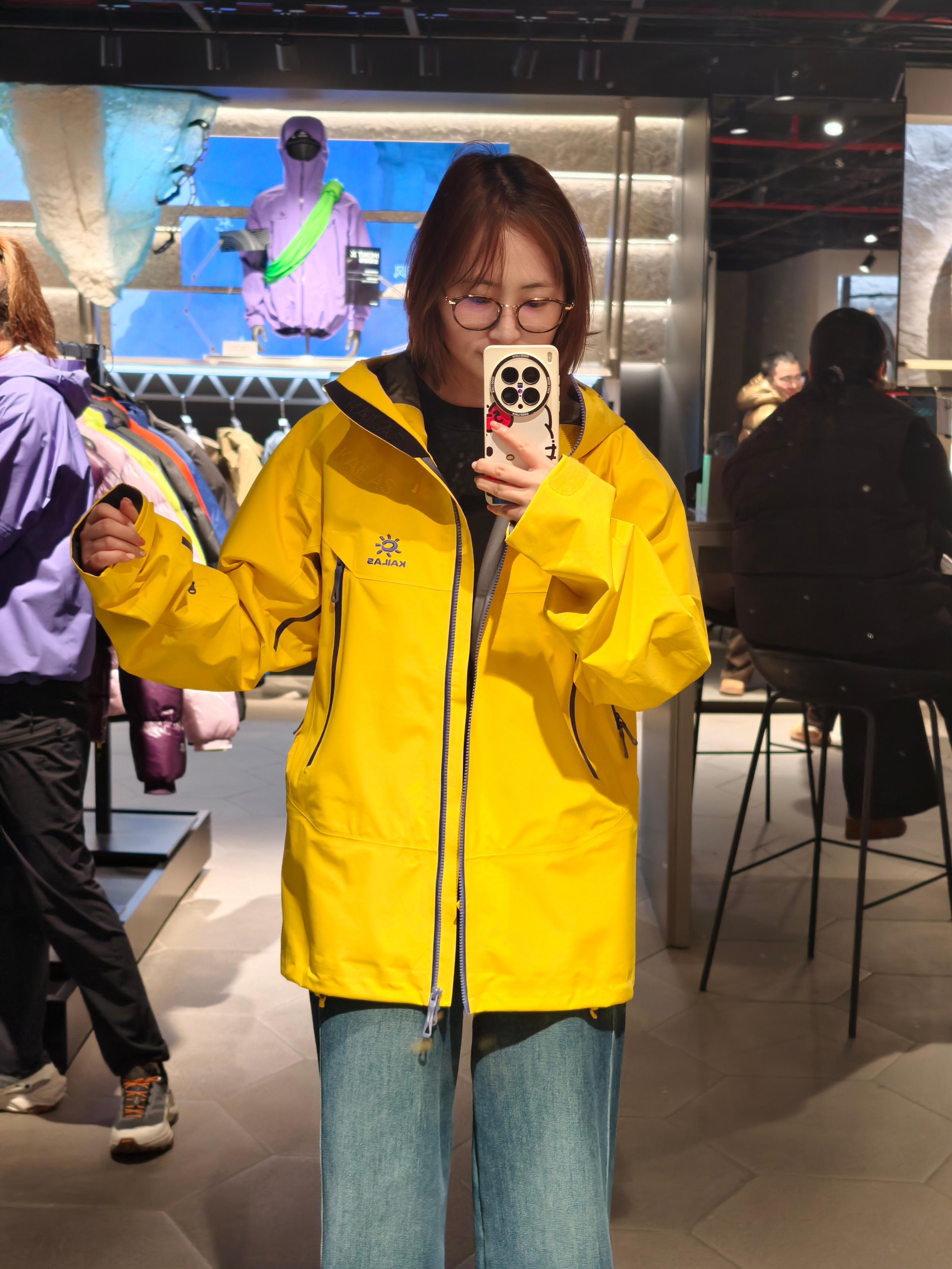 朋友们！上新了人说去爬山就要穿颜色亮的，好找 上海·KAILAS凯乐石(百联奥特