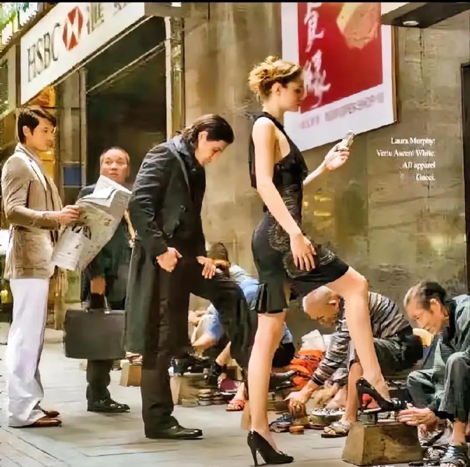 弱小落后不仅要挨打，
还要帮人擦鞋。