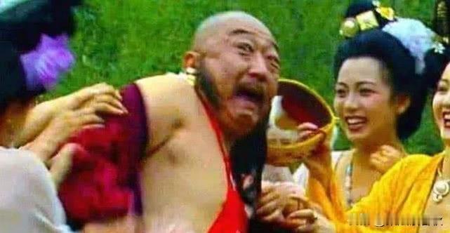 杨玉环有“傍”安禄山的必要吗? 你把因果说反了，起初是安禄山想攀附杨玉环，进而攀
