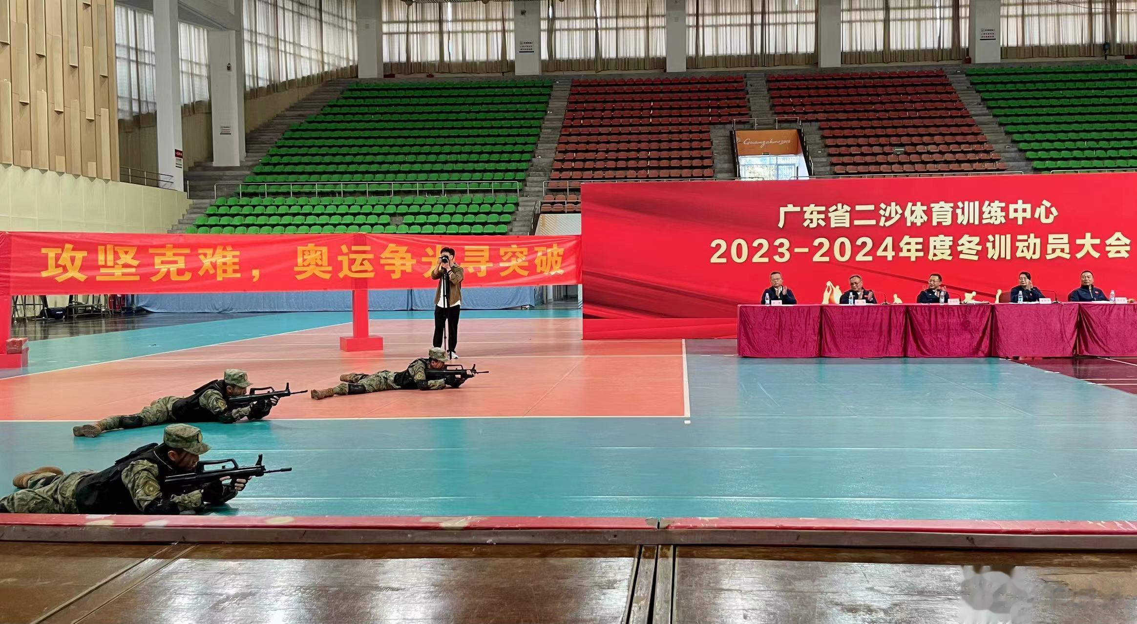 【广东二沙训练中心吹响冬训号角，奥运备战从军训开始】11月20日，广东省二沙体育