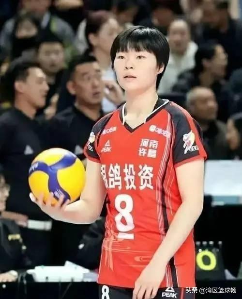 河南女排五局应战北京，悬念拖至第五局20-18的窒息时刻，张梓涵用关键救球点燃全
