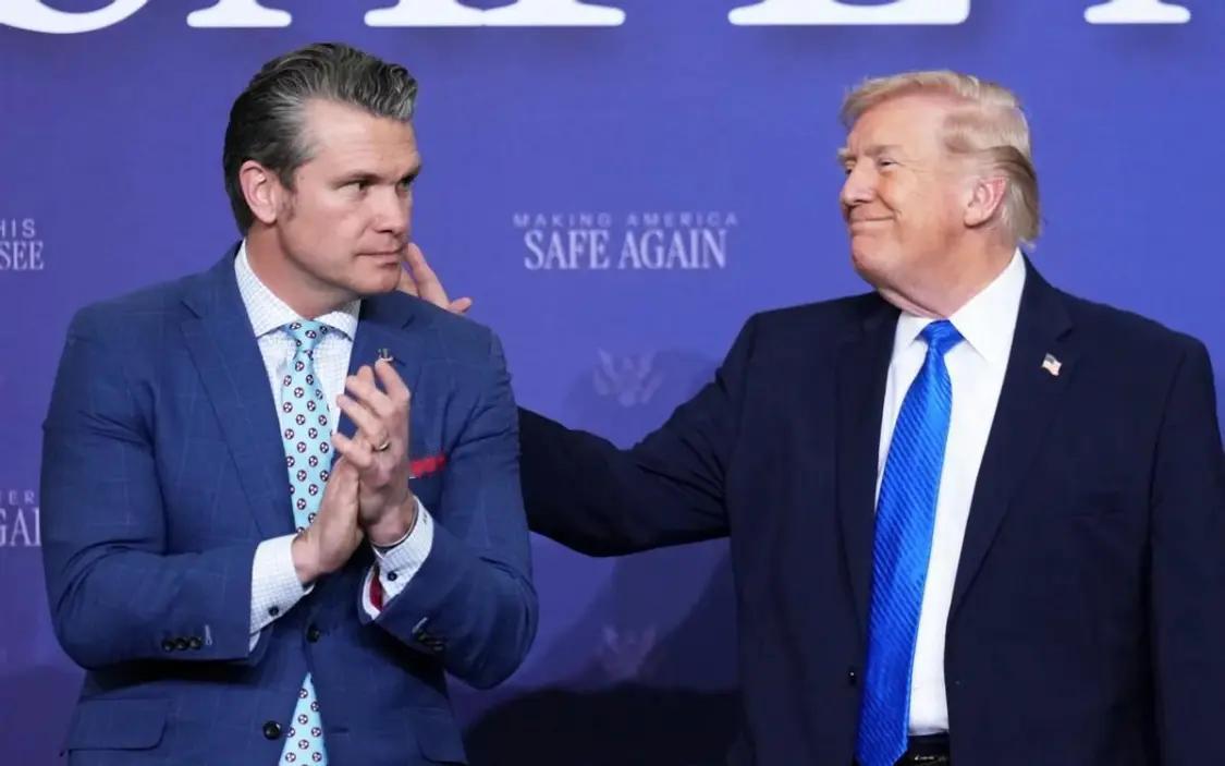 他俩注定要分道扬镳，花臂排长或成下一个……

特朗普在公开场合称赫格塞斯是“美国