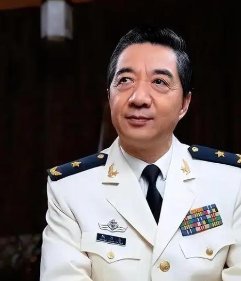 谢谢你张召忠！你真是伟大的预言家！2015年你就说过：“美国啥也不干，让东方大国