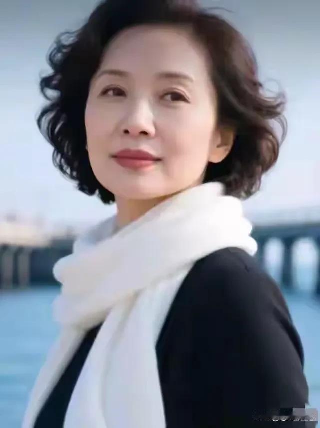 人生半百鬓已霜，
蹉跎岁月已受伤。
红尘滚滚已走过，
是非得失亦无妨。