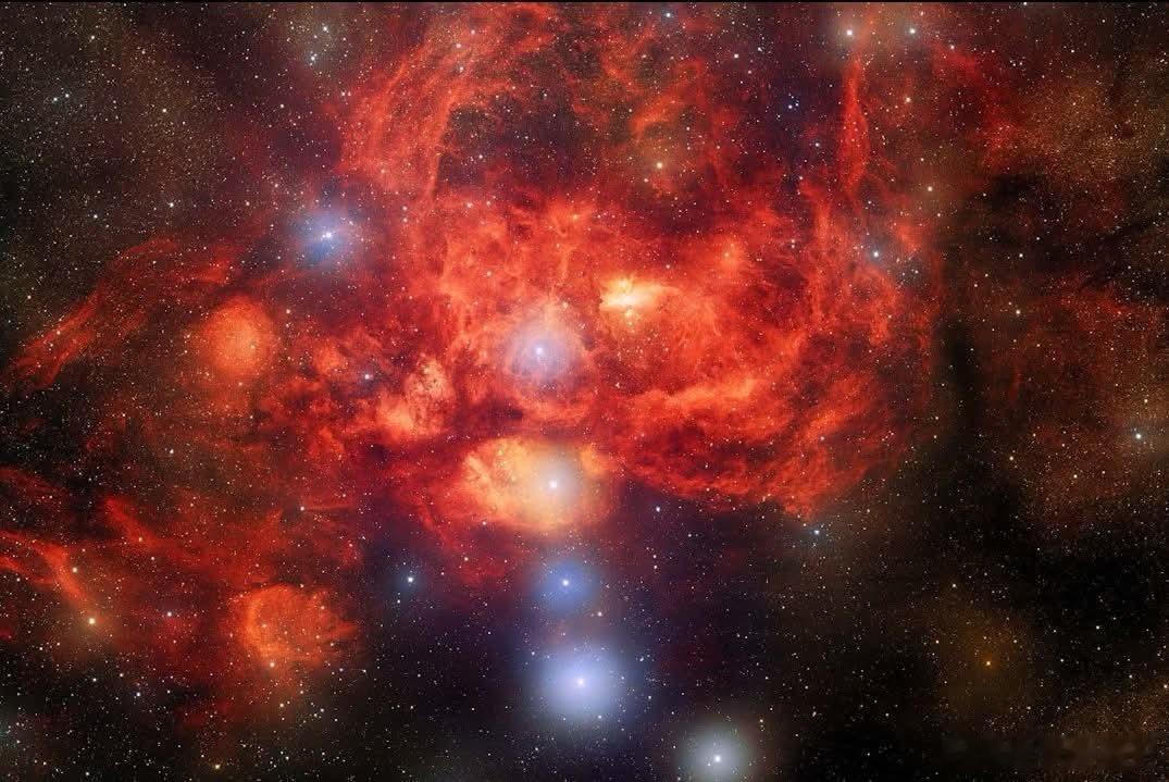 NSF NOIRLab 揭开了一幅宇宙杰作：南冠座分子云，这是离我们宇宙家门口最