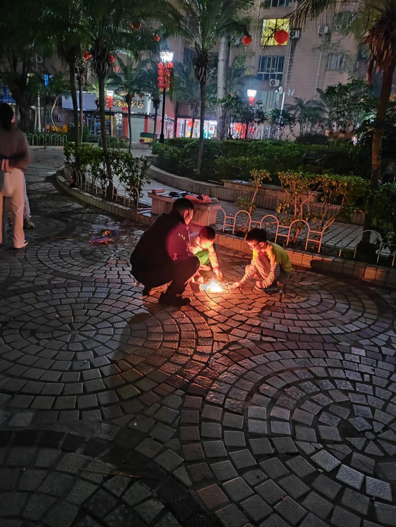 就是随手摊开草棍，不，惊动其他的，移走尽可能多的草棍[我想静静][我想静静][我