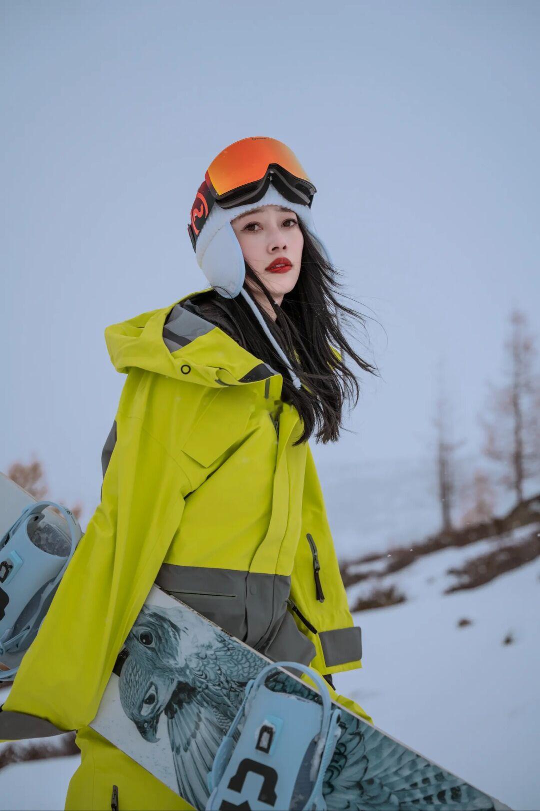 穿上这套雪服，在阿尔泰山与雪花赴约