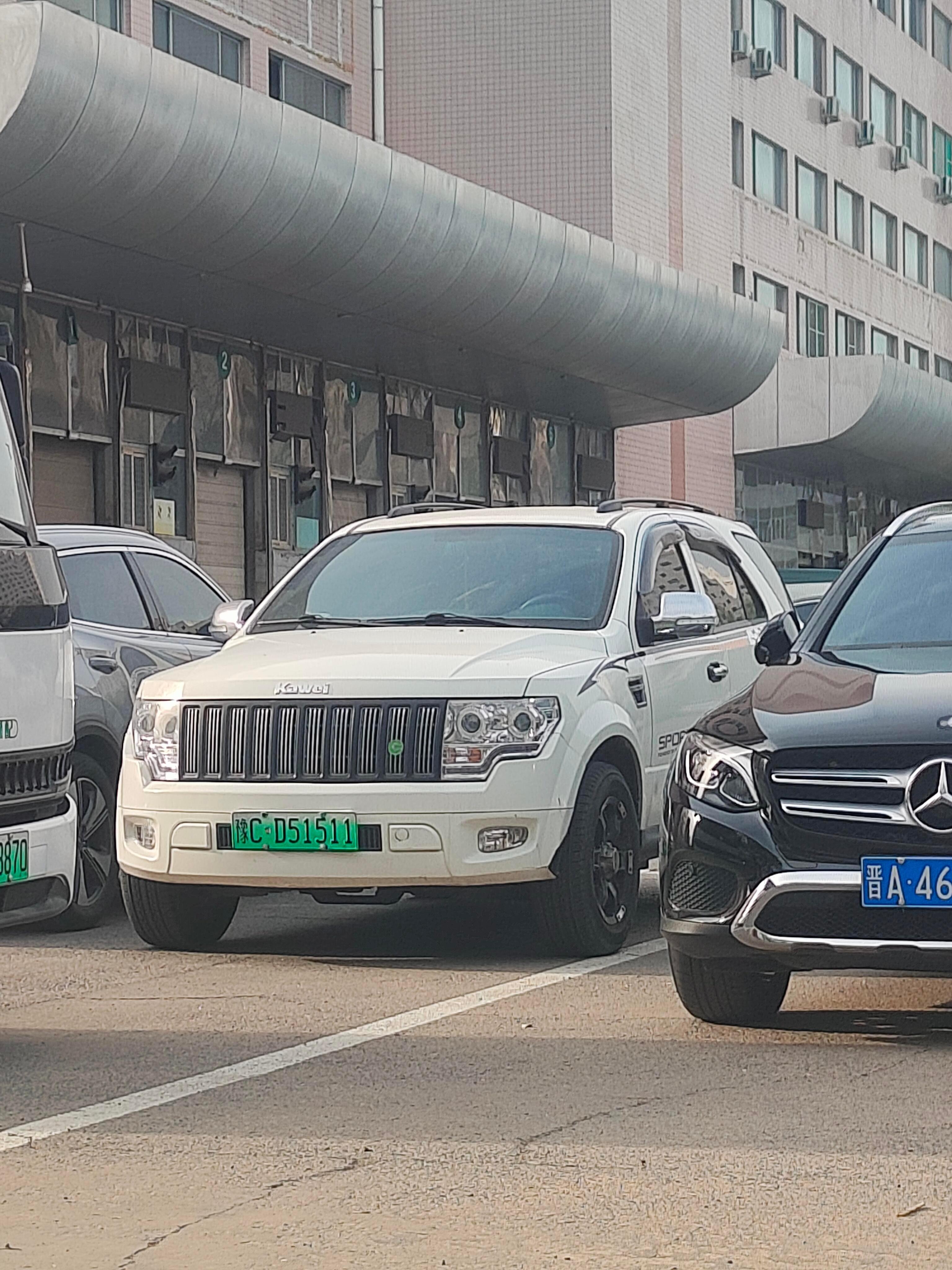 大v聊车 大街上的猎奇车型+1这前脸不是福特f皮卡和吉普的结合体吗 c柱像奔驰M