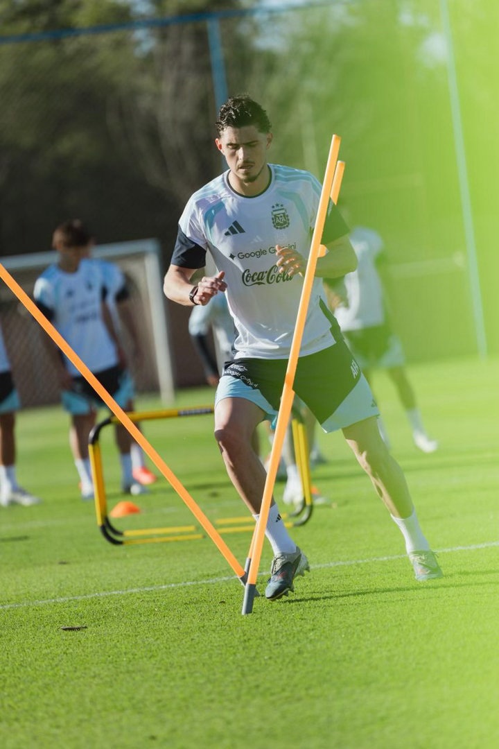 会有好消息吗？🚨Tyc跟队埃杜：帕尼切利正在接受检查。他的韧带受伤，而且是两年