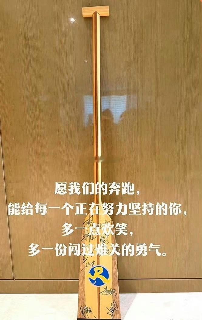李晨怀念跑男老成员李晨更新作品怀念昔日跑男老友，瞬间戳中无数人的回忆！✨不知不觉