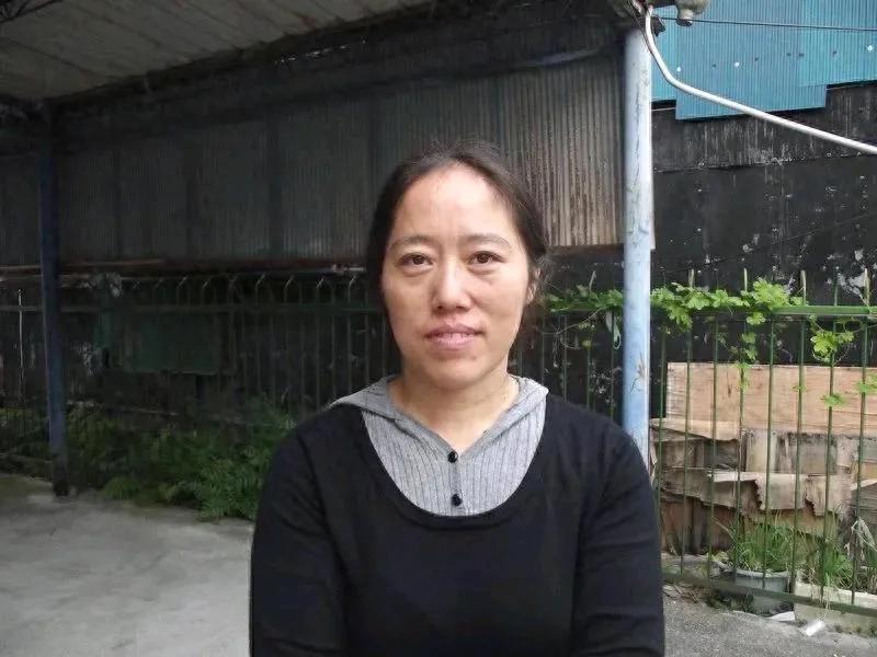 综合报道 ，台湾花莲县富里乡学田村长邓万华出身于四川，却因无法提出所谓“丧失原籍