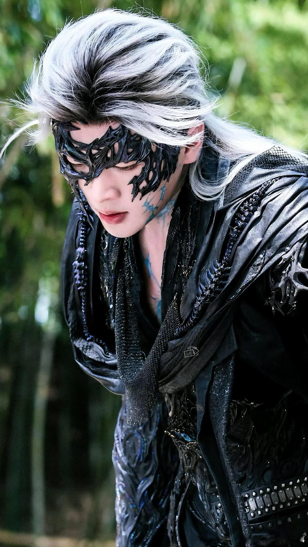 丞磊不小心又开辟新赛道了 别人演戏靠眼神传情，丞磊偏靠“白眼”出圈，不仅翻得有特