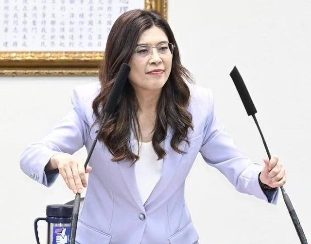 59比0！台湾立法机构通过7800亿特别防务预算案，卢秀燕、韩国瑜成功劝说郑丽文