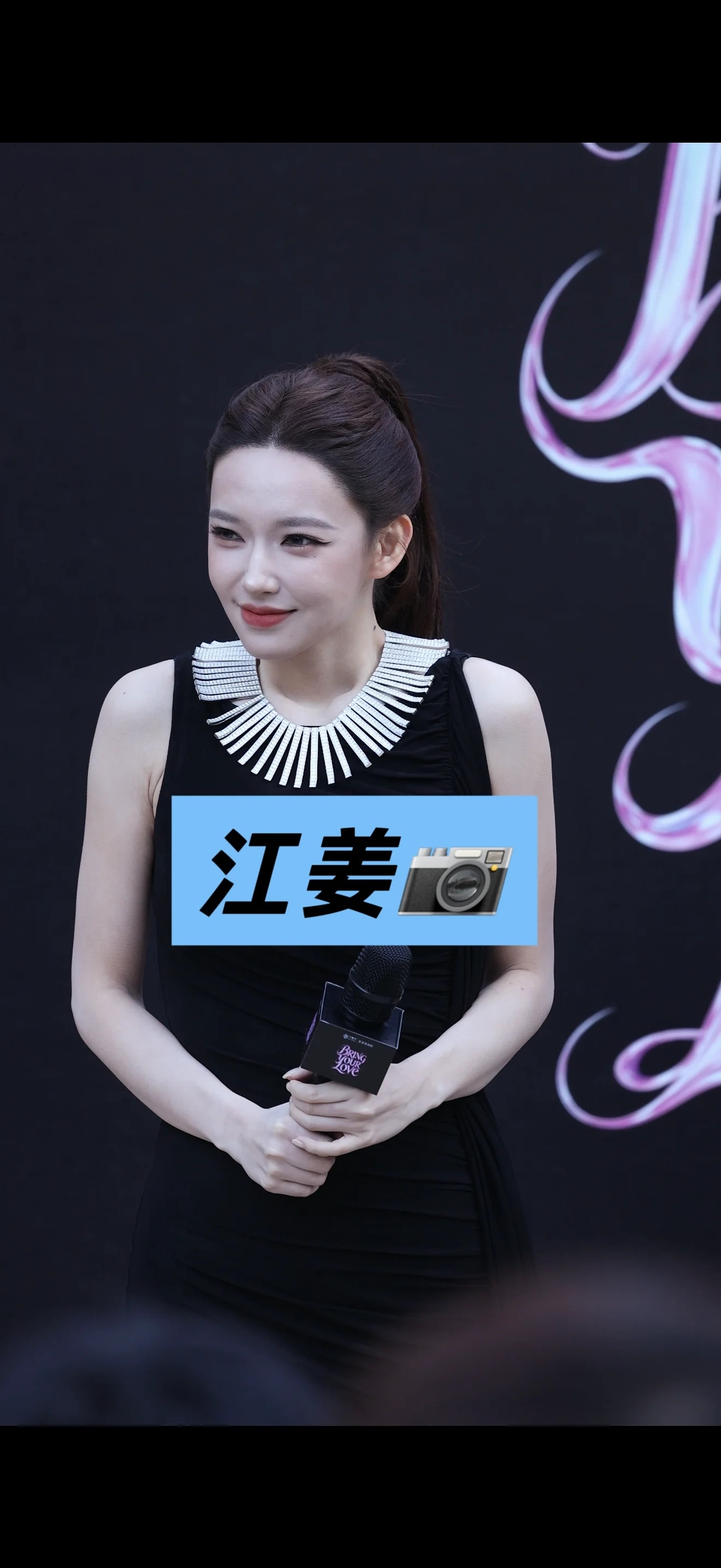 把我家女明星冷到了 孩子一直在缩肩膀。[抱一抱] ​​​