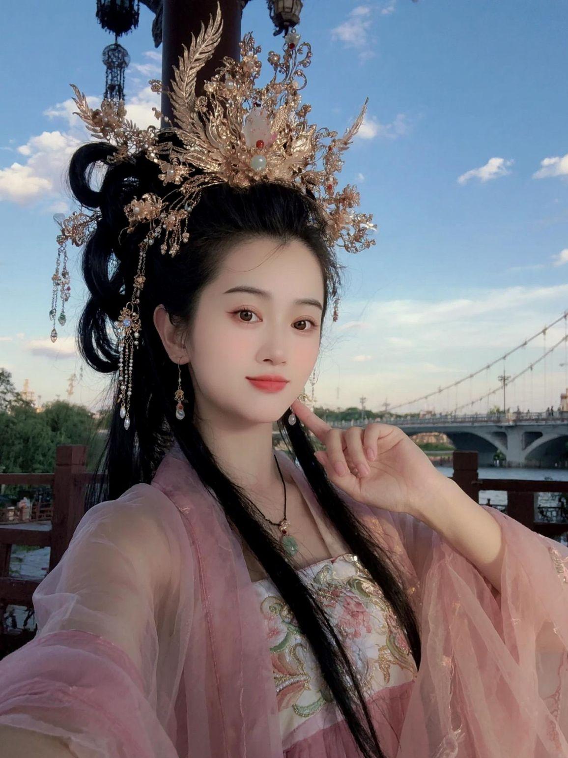 AI逆光古风自拍 抖音ai创作 抖音玩法合伙人计划