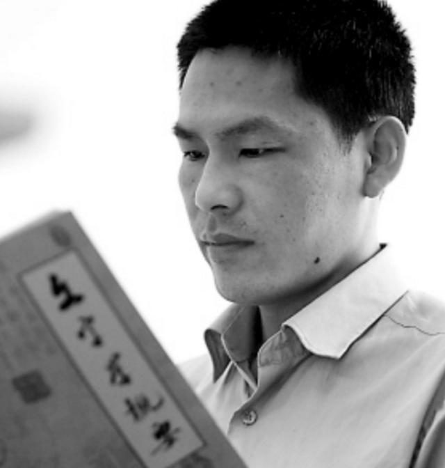 1997年的一天， 复旦大学 博士生导师 裘锡圭 ，收到一封信。信是一位叫 蔡伟