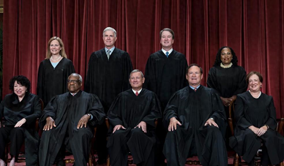 美国最高法院近期动静不断，不仅退休传闻接连反转，更出现保守派大法官倒戈的罕见场面