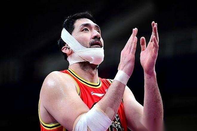 你说这叫什么事儿？
以前那个断了骨头都不下火线的“忠义虎”钟诚，昨晚亲手在自己职