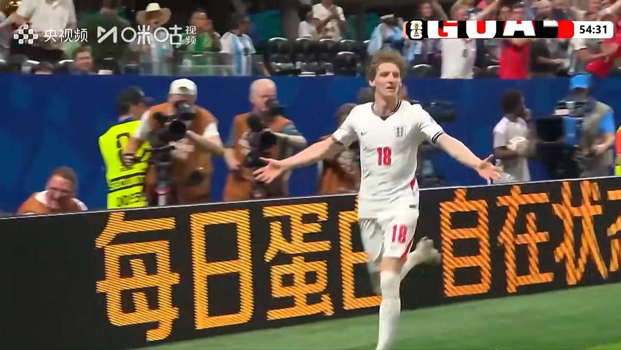 “短短 7 分钟从天堂到地狱，英格兰为自己的保守付出了代价！阿根廷在第 85 和