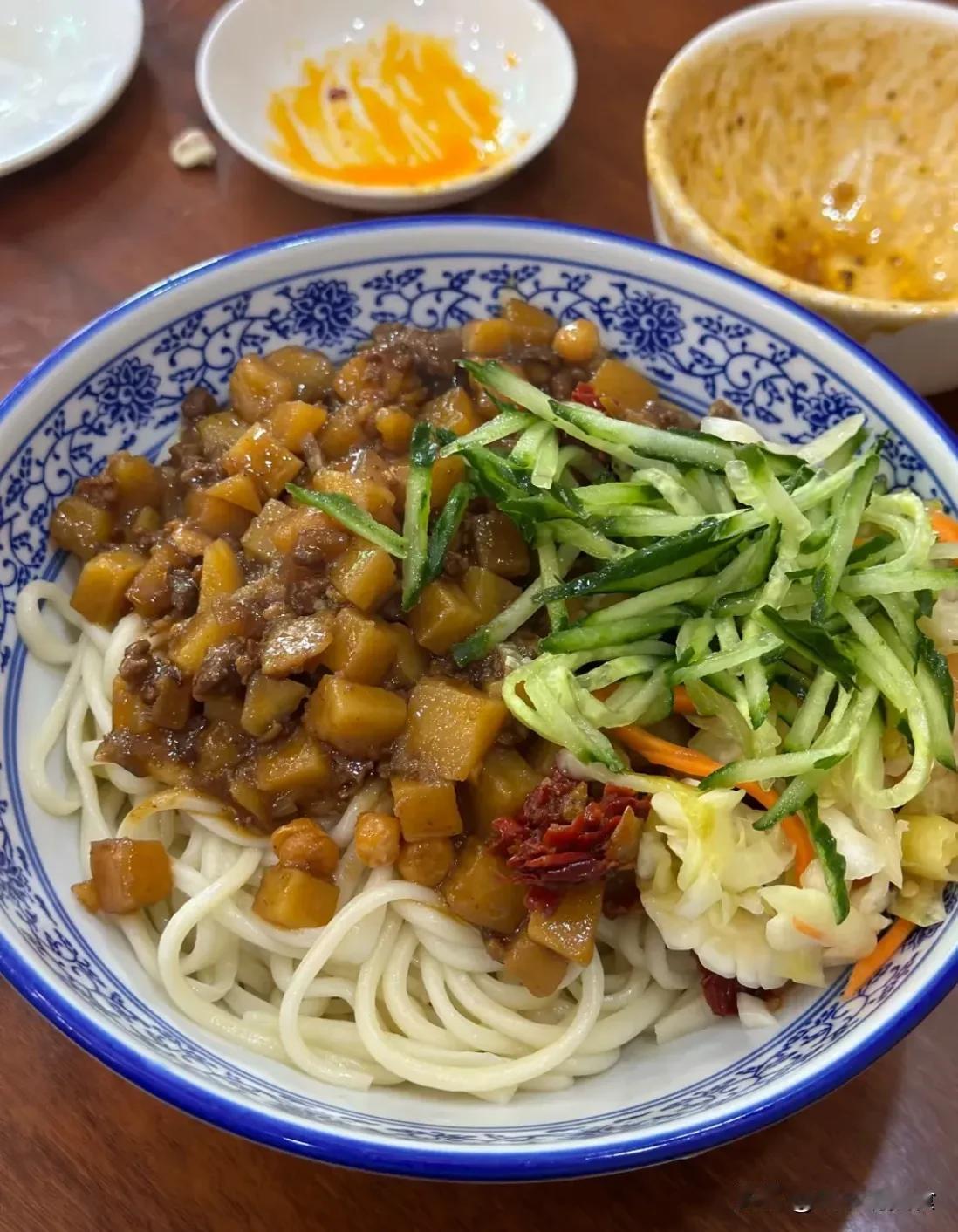  这是一家老店了北园春市场附近需要打听附近的人才能找到的馆子，位置在新北园春这边