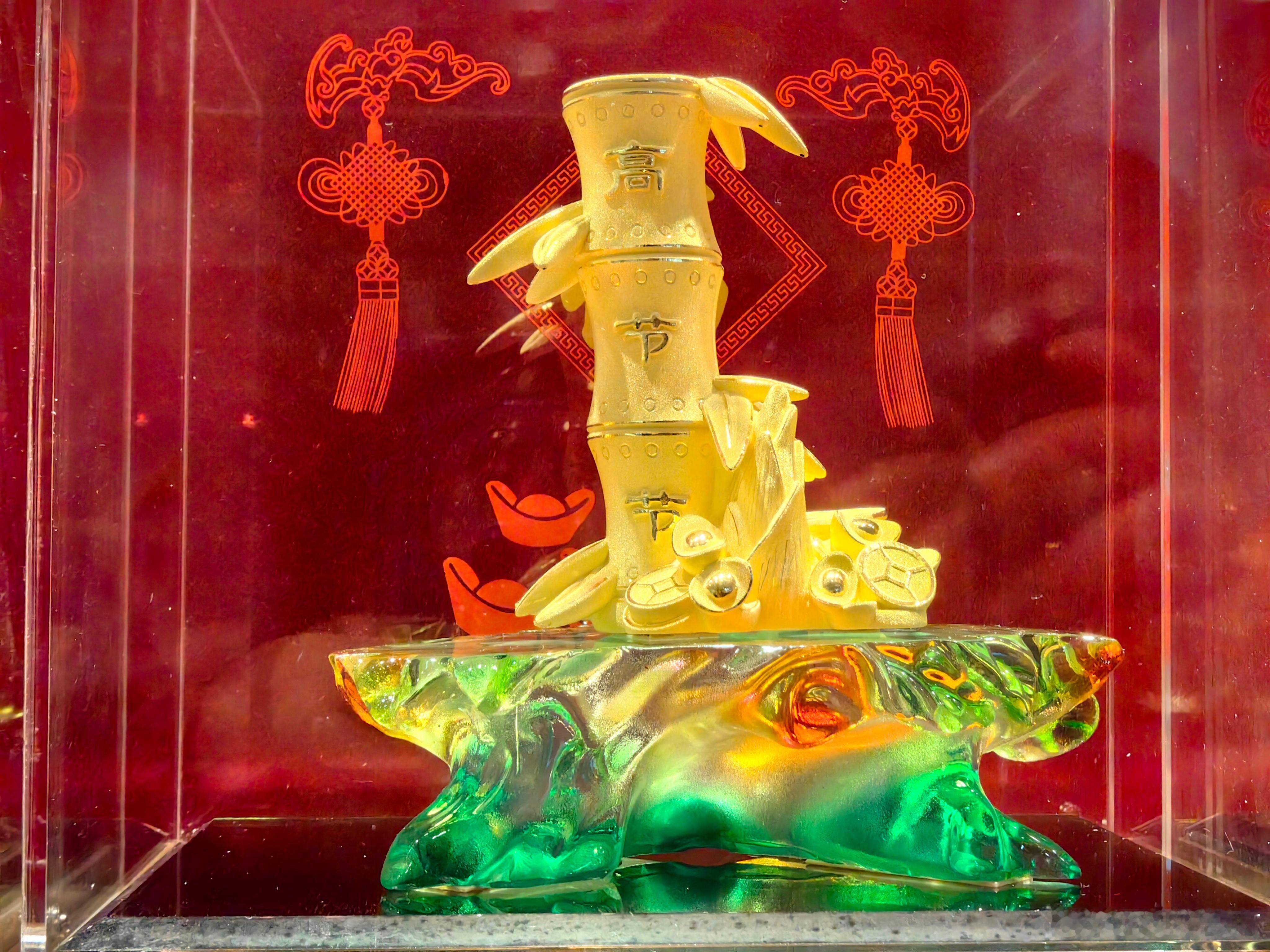 【】据路透社报道，高盛18日发布报告称，预计到2026年底，金价将达到4900美