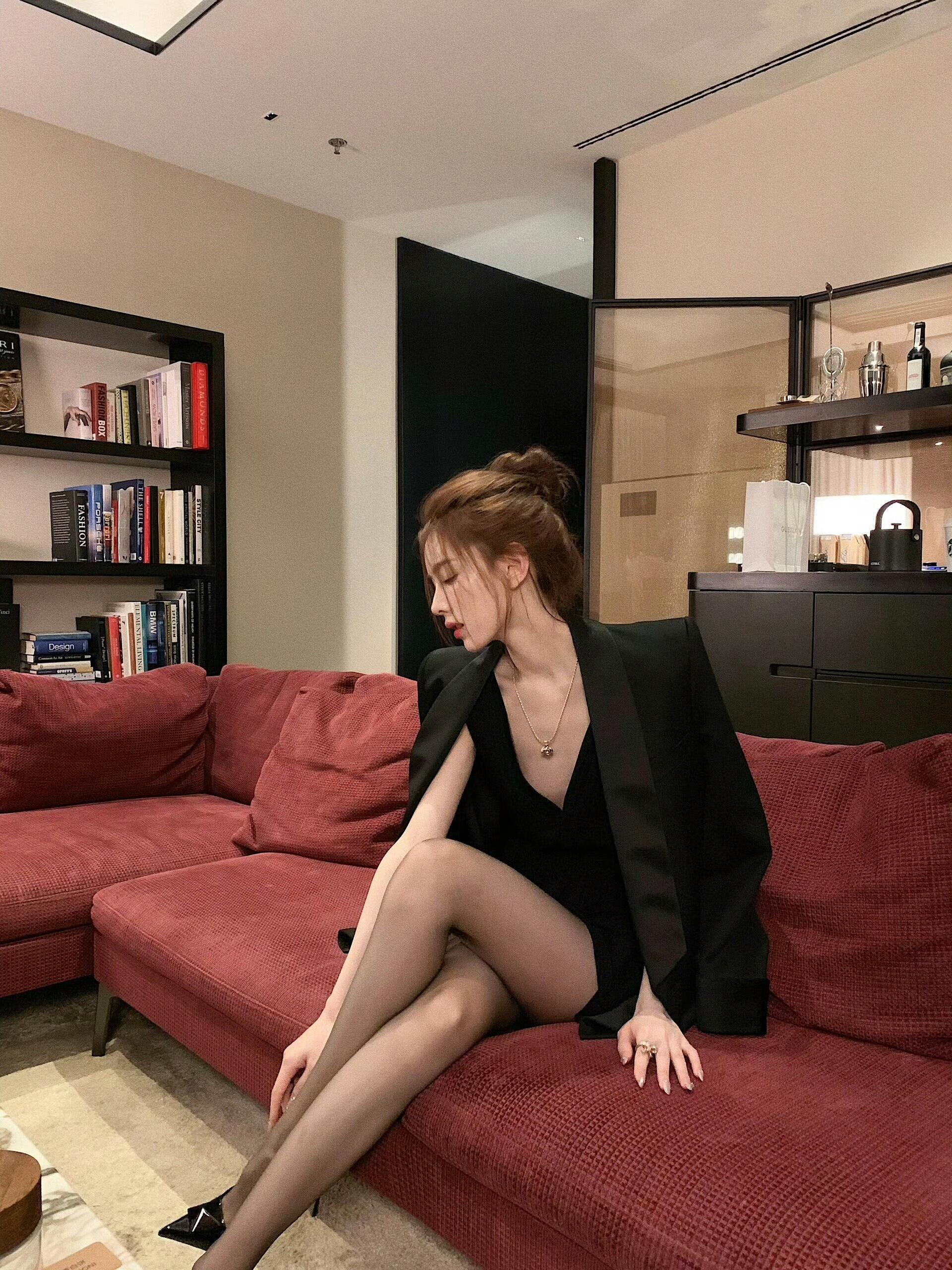孙一宁✖️黑丝启动[期待]孙一宁在韩国买衣服被店员翻白眼 ​​​
