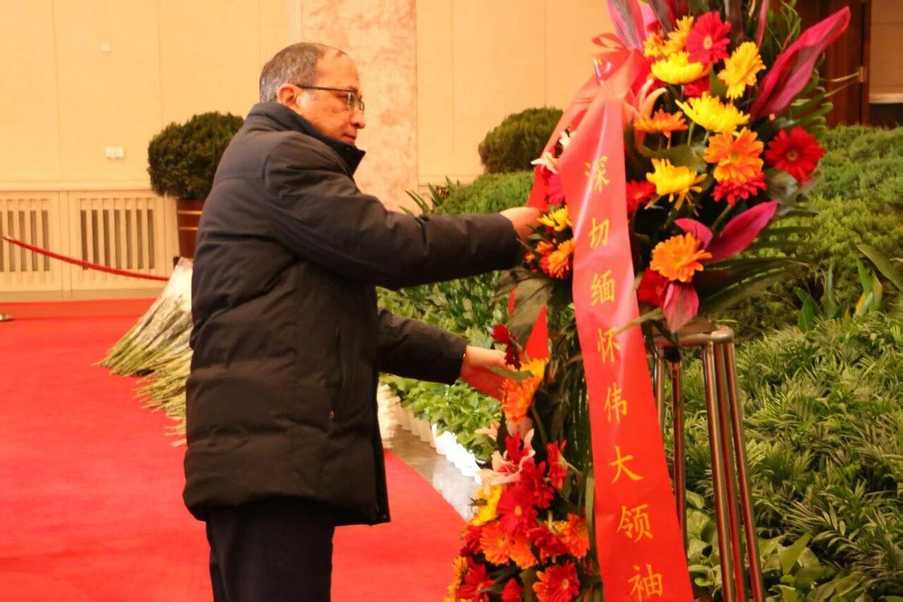 2026年1月18日，上海合作组织秘书处官员赴毛主席纪念堂缅怀瞻仰伟人毛泽东主席