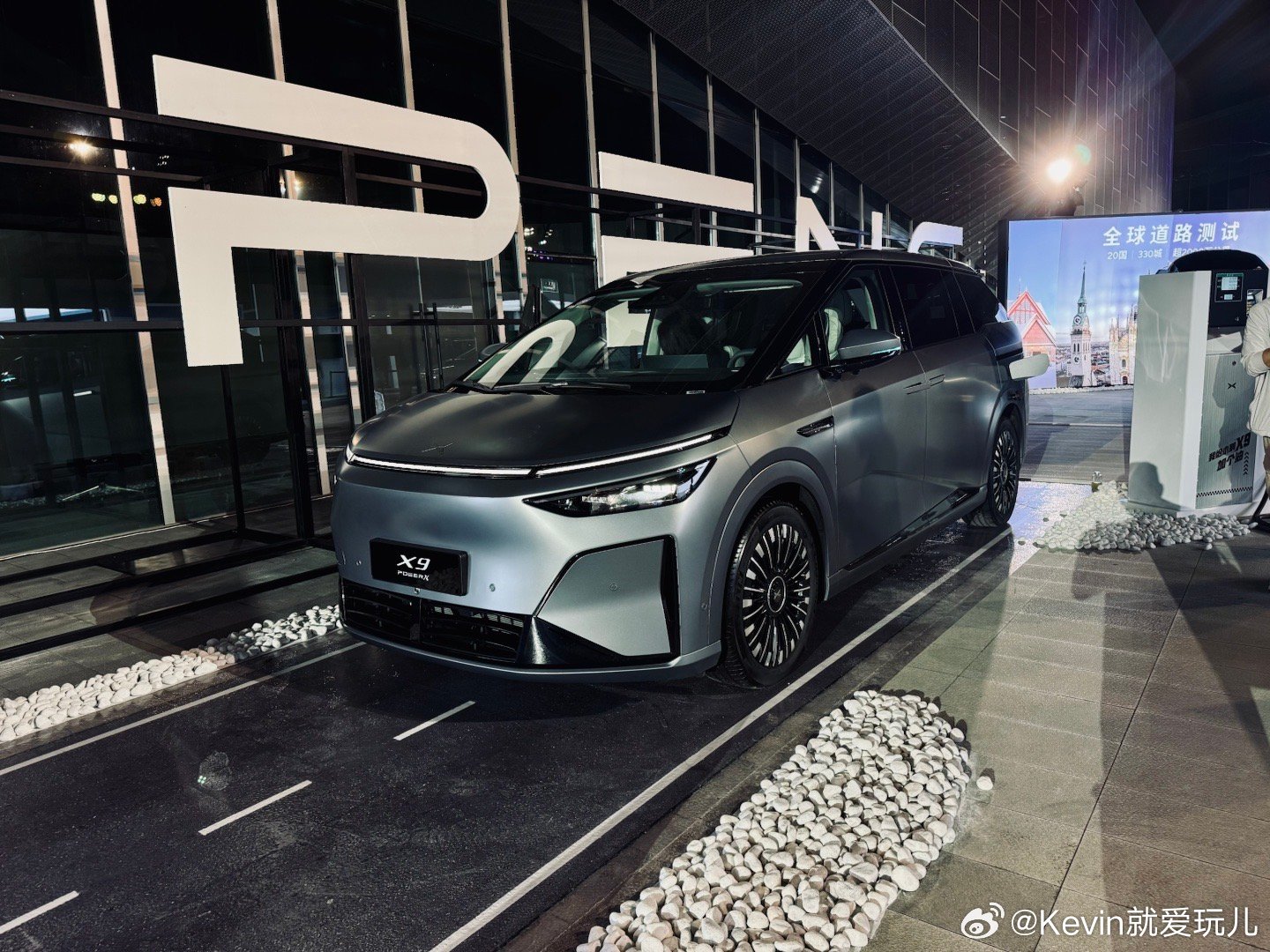 小鹏X9超级增程首发14项全球领先技术就在刚刚小鹏X9增程公布了配置新增14项配