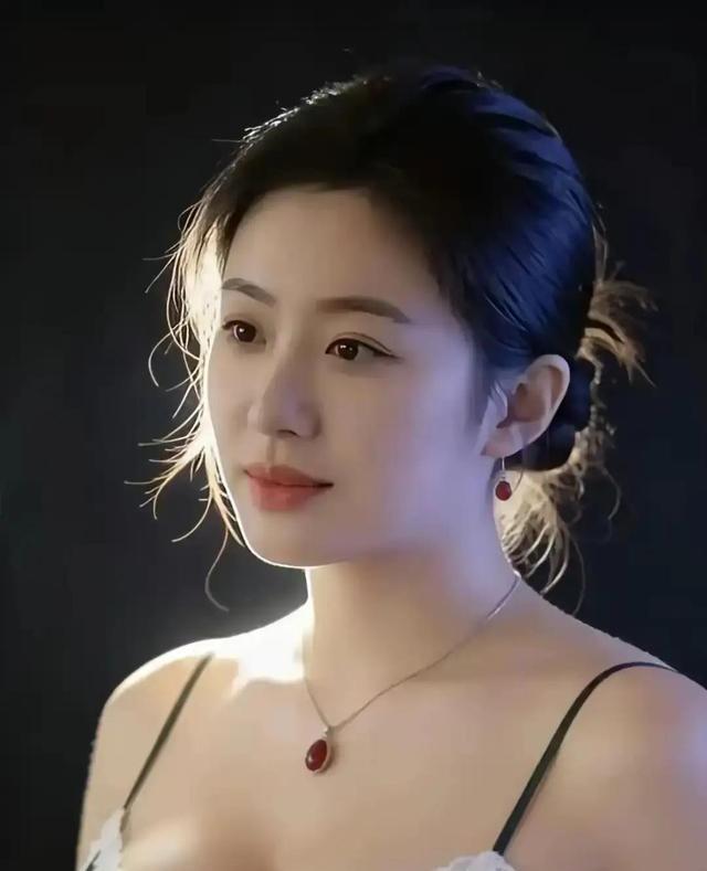 别拿朋友圈里的“精修图”来对比自己生活的“原相机”，越比越觉得身边人不行。你看到