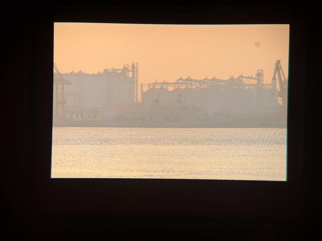 一早来看泰州舰 